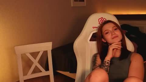 LISSAPVT IS OPEN online show from 11-18-25, 02:32