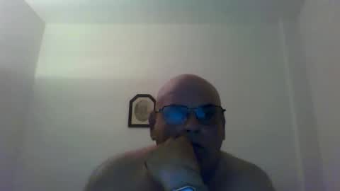 Snapshot of _reyi chatting on 05-16-26, 11:31 REY online show from 05-16-26, 11:31