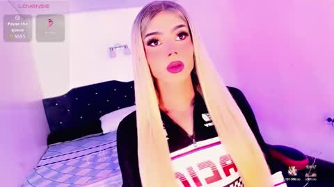 Snapshot of _rosedewitt_ chatting on 11-14-25, 07:34 Rose De Witt online show from 11-14-25, 07:34