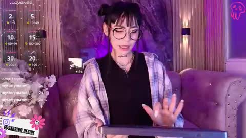 Snapshot of _sabrinaa_1 chatting on 12-02-25, 08:48 Sabrina online show from 12-02-25, 08:48