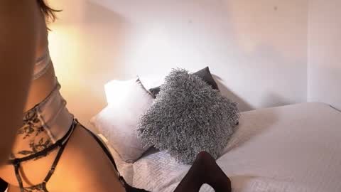 Snapshot of _samycute chatting on 10-28-25, 01:25 Samy. online show from 10-28-25, 01:25