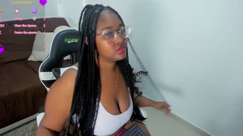 Snapshot of _sarah_banks chatting on 02-08-25, 01:01 Ms. JONES online show from 02-08-25, 01:01