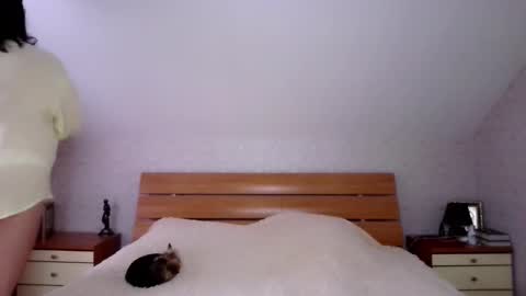 Snapshot of _sarairiti chatting on 10-25-25, 10:45 Sara online show from 10-25-25, 10:45