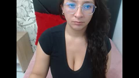 _saraximena_ online show from 04-23-26, 06:58