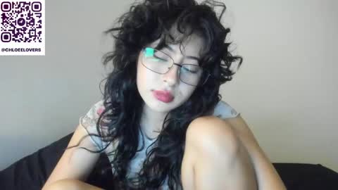 Snapshot of _scarletgirl_ chatting on 05-01-26, 03:11 Chloee online show from 05-01-26, 03:11