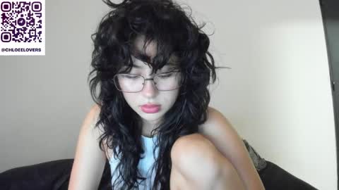 Snapshot of _scarletgirl_ chatting on 05-04-26, 02:07 Chloee online show from 05-04-26, 02:07