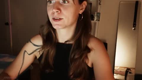 Snapshot of _sensualia_ chatting on 09-26-25, 06:56 Lia online show from 09-26-25, 06:56