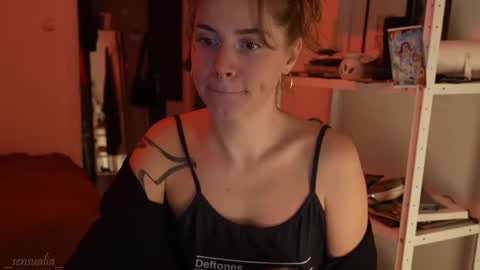 Snapshot of _sensualia_ chatting on 10-24-25, 07:10 Lia online show from 10-24-25, 07:10