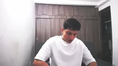 Juan Pablo-independent model online show from 03-29-26, 10:32