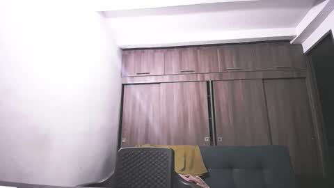 Juan Pablo-independent model online show from 04-09-26, 07:36