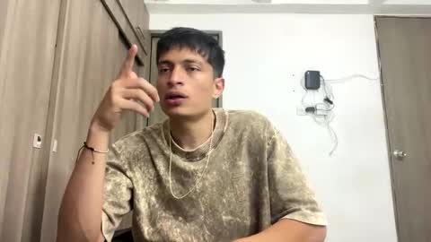 Juan Pablo-independent model online show from 06-05-26, 10:37
