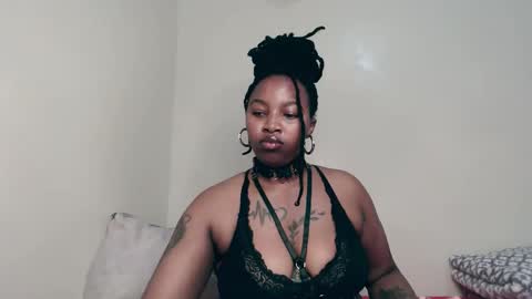 Snapshot of _sexysquirter chatting on 12-17-25, 05:52 _sexysquirter online show from 12-17-25, 05:52