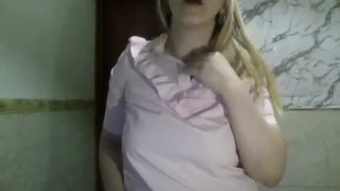 Snapshot of _sexyxsveta_ chatting on 05-20-26, 02:45 SexyXSveta online show from 05-20-26, 02:45
