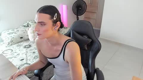 Shantall online show from 05-28-26, 05:49