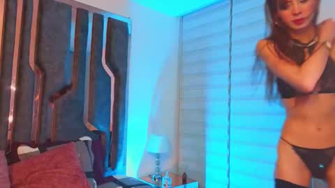 Snapshot of _silvia_vega_ chatting on 05-31-26, 01:03 _silvia_vega_ online show from 05-31-26, 01:03