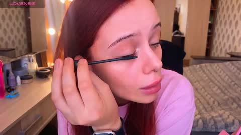 Alice online show from 09-10-25, 01:44