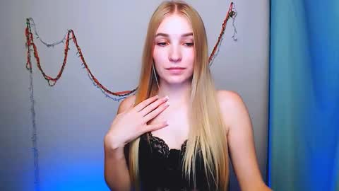 Snapshot of _snow_queen__ chatting on 12-16-25, 08:58 Rachel online show from 12-16-25, 08:58