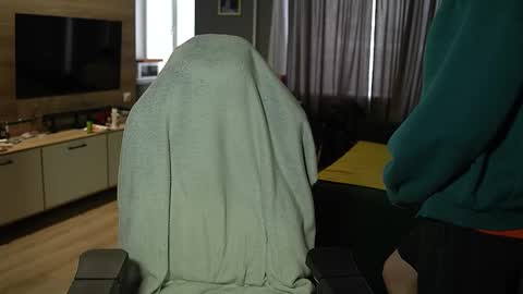 OLIVERpvt is open online show from 02-17-26, 12:12