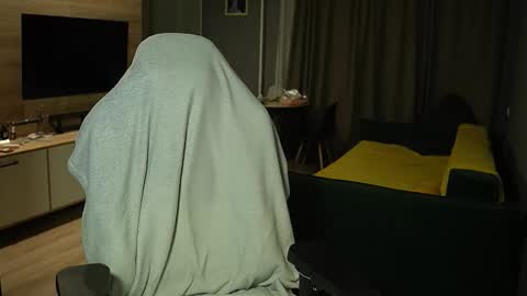 OLIVERpvt is open online show from 02-18-26, 05:09