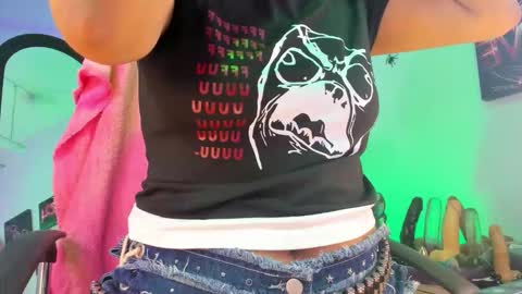 Kuromi online show from 11-16-25, 04:51