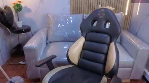 _sweet_lia_ online show from 04-21-26, 01:42