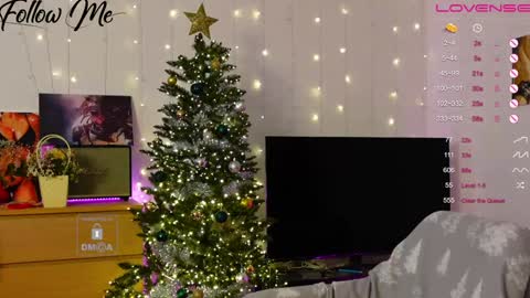 Snapshot of _sweetcams_ chatting on 12-12-24, 05:42 Dasha  online show from 12-12-24, 05:42