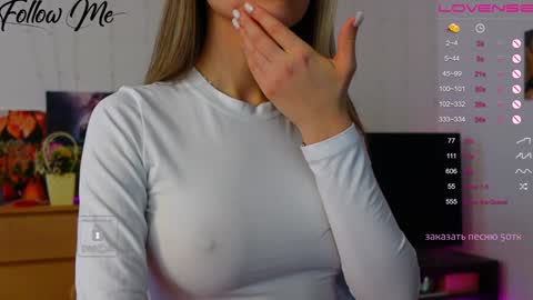 Snapshot of _sweetcams_ chatting on 12-22-24, 06:06 Dasha  online show from 12-22-24, 06:06
