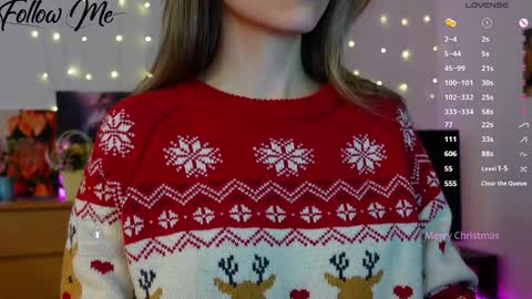 Snapshot of _sweetcams_ chatting on 12-25-24, 04:22 Dasha  online show from 12-25-24, 04:22