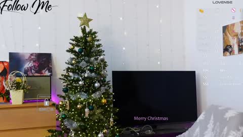 Snapshot of _sweetcams_ chatting on 12-26-24, 06:41 Dasha  online show from 12-26-24, 06:41