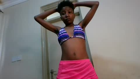 _sweetebony_r online show from 06-12-26, 07:51