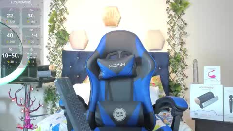 Taylor online show from 11-22-25, 03:33