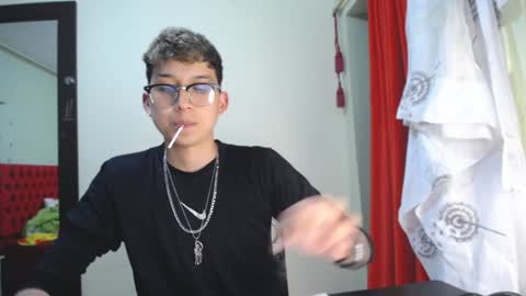 Snapshot of _thomas_hot_ chatting on 12-18-24, 07:41 Thomas online show from 12-18-24, 07:41