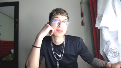 Snapshot of _thomas_hot_ chatting on 12-18-24, 11:08 Thomas online show from 12-18-24, 11:08