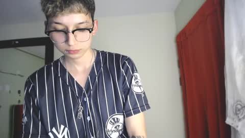 Snapshot of _thomas_hot_ chatting on 12-19-24, 10:10 Thomas online show from 12-19-24, 10:10