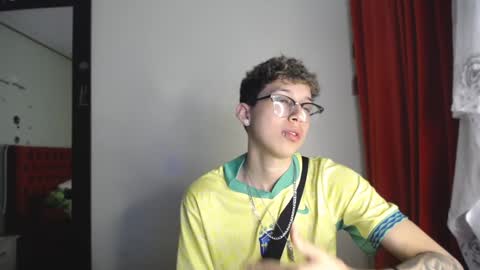 Snapshot of _thomas_hot_ chatting on 12-22-24, 06:04 Thomas online show from 12-22-24, 06:04