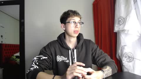 Snapshot of _thomas_hot_ chatting on 12-23-24, 06:05 Thomas online show from 12-23-24, 06:05