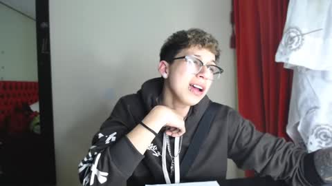 Snapshot of _thomas_hot_ chatting on 12-24-24, 02:32 Thomas online show from 12-24-24, 02:32