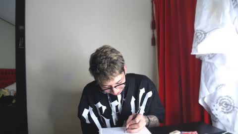 Snapshot of _thomas_hot_ chatting on 12-27-24, 07:57 Thomas online show from 12-27-24, 07:57