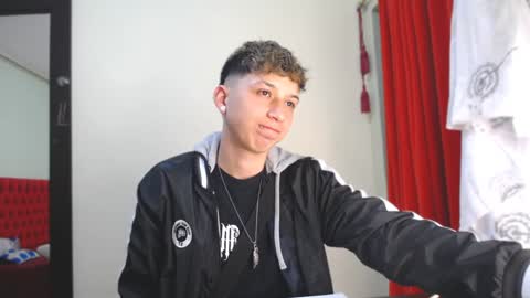 Snapshot of _thomas_hot_ chatting on 01-01-25, 05:33 Thomas online show from 01-01-25, 05:33