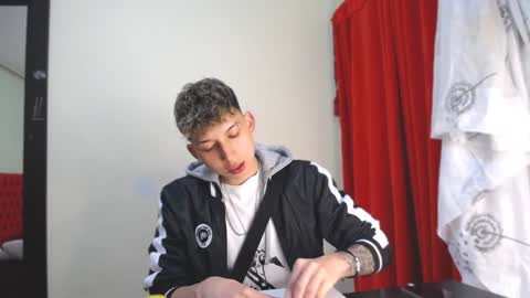 Snapshot of _thomas_hot_ chatting on 01-01-25, 09:31 Thomas online show from 01-01-25, 09:31