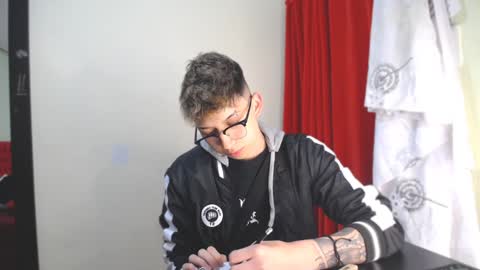 Snapshot of _thomas_hot_ chatting on 01-03-25, 05:42 Thomas online show from 01-03-25, 05:42