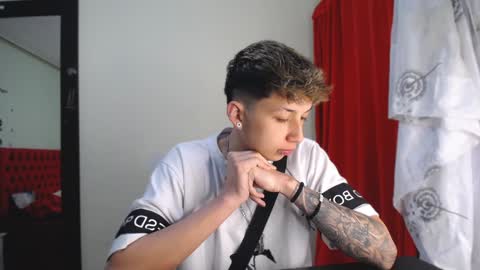 Snapshot of _thomas_hot_ chatting on 01-07-25, 03:35 Thomas online show from 01-07-25, 03:35