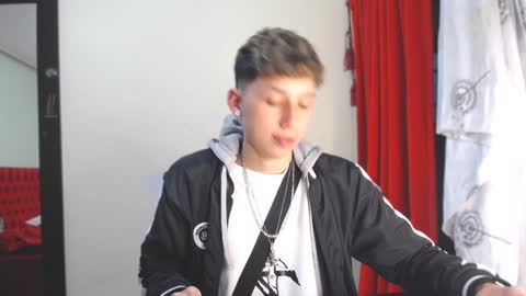 Snapshot of _thomas_hot_ chatting on 01-08-25, 02:46 Thomas online show from 01-08-25, 02:46