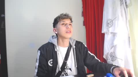 Snapshot of _thomas_hot_ chatting on 01-08-25, 08:49 Thomas online show from 01-08-25, 08:49