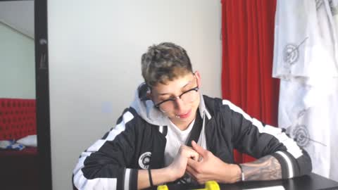 Snapshot of _thomas_hot_ chatting on 01-08-25, 07:03 Thomas online show from 01-08-25, 07:03