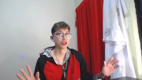 Snapshot of _thomas_hot_ chatting on 01-09-25, 10:09 Thomas online show from 01-09-25, 10:09