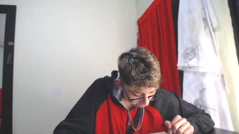 Snapshot of _thomas_hot_ chatting on 01-10-25, 11:18 Thomas online show from 01-10-25, 11:18