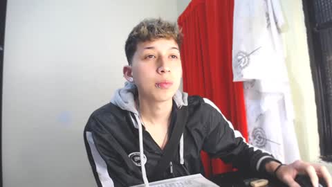 Snapshot of _thomas_hot_ chatting on 01-12-25, 01:21 Thomas online show from 01-12-25, 01:21