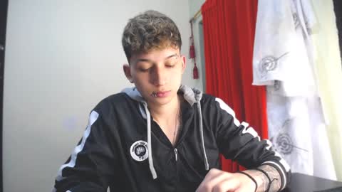 Snapshot of _thomas_hot_ chatting on 01-12-25, 04:31 Thomas online show from 01-12-25, 04:31