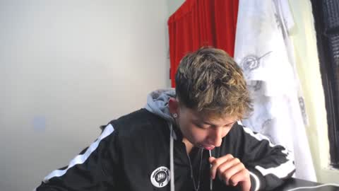 Snapshot of _thomas_hot_ chatting on 01-12-25, 09:51 Thomas online show from 01-12-25, 09:51